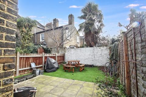 1 bedroom in a house share to rent, Alloa Road, London