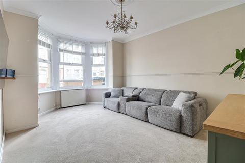 3 bedroom end of terrace house for sale, Tintern Avenue, Westcliff-on-Sea SS0