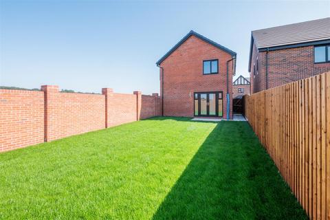 3 bedroom detached house to rent, Platelayers Close, Horwich, Bolton