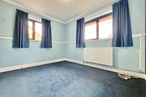 10 Chilwell Close, Barnsley, S71 3NZ