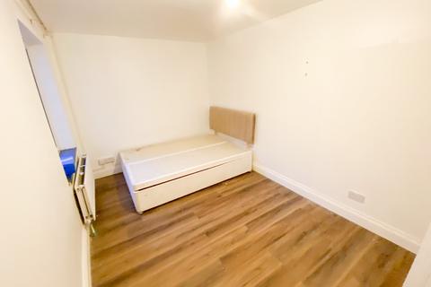 1 bedroom apartment to rent, Trinity Road, London SW17