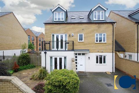 4 bedroom townhouse to rent, Monellan Grove, Caldecotte, Milton Keynes