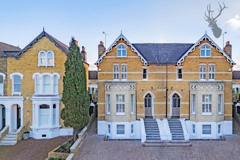 4 bedroom semi-detached house for sale, Palmerston Road, Buckhurst Hill IG9