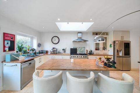 14 Avenue Road, Caterham, CR3 5TR