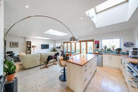 14 Avenue Road, Caterham, CR3 5TR