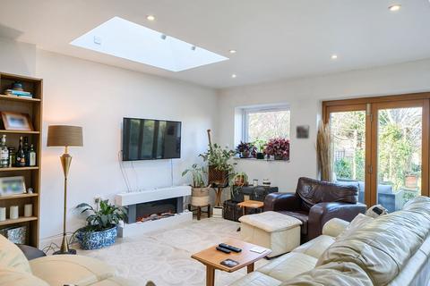 14 Avenue Road, Caterham, CR3 5TR