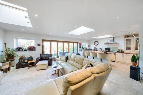 14 Avenue Road, Caterham, CR3 5TR