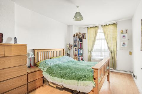 2 bedroom apartment for sale, Staines Road West, Sunbury-on-Thames, Surrey, TW16