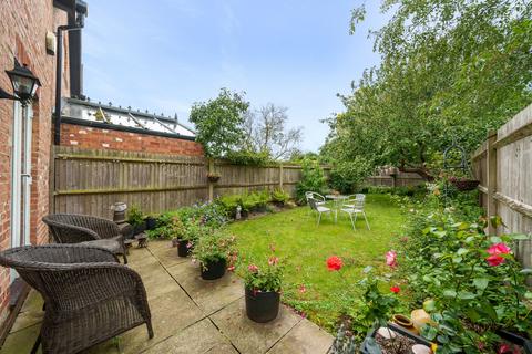 3 bedroom terraced house to rent, The Drive, Esher, KT10