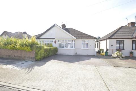 2 bedroom bungalow to rent, Chestnut Avenue, Essex RM12