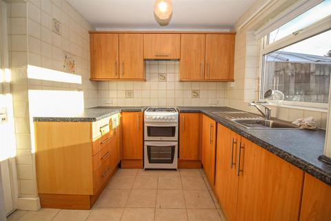 3 bedroom semi-detached house to rent, Launceston Close, Kingston Park