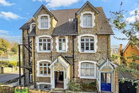 2 bedroom ground floor flat for sale, Mitchell Avenue, Ventnor, Isle of Wight