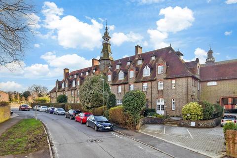 2 bedroom flat for sale, Syresham Gardens, Haywards Heath, West Sussex