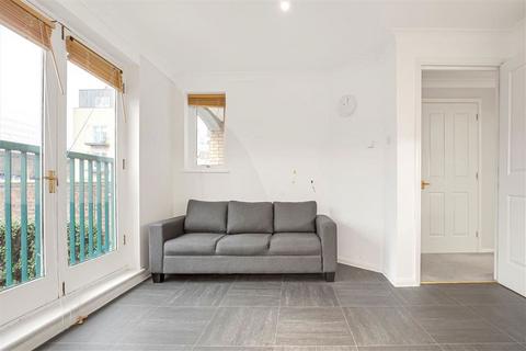 2 bedroom flat for sale, Conant Mews, London E1