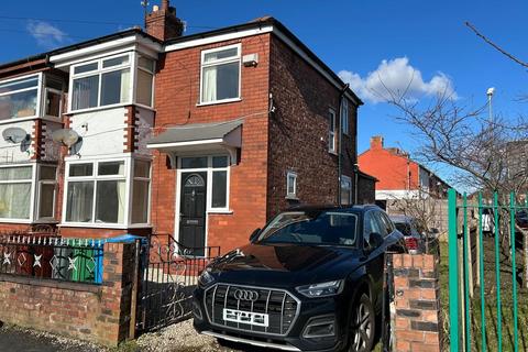 3 bedroom semi-detached house to rent, Sutcliffe Avenue, Manchester M12