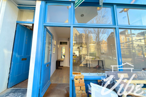 Shop to rent, Junction Road, London N19