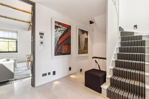 2 bedroom flat to rent, Cadogan Square, Knightsbridge, London, SW1X