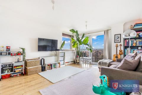 2 bedroom flat for sale, Methven Court, The Broadway, London, N9