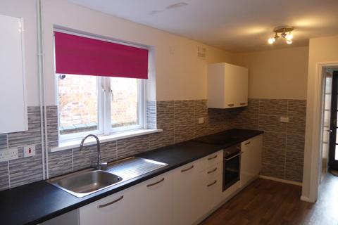 3 bedroom terraced house to rent, Newport Road, New Bradwell MK13