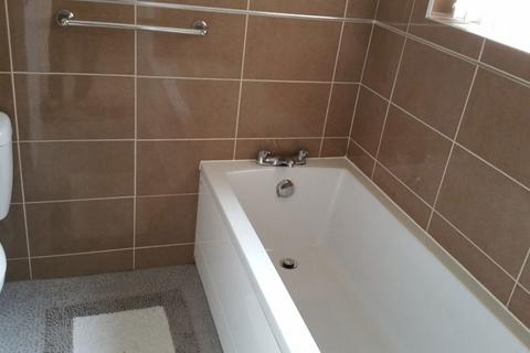 2 bedroom flat to rent, Bridgend Road, Llanharan Pontyclun