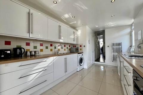 3 bedroom end of terrace house for sale, Malvern Road, Leytonstone, E11