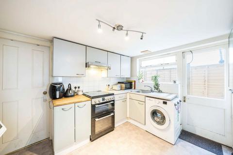 2 bedroom flat to rent, Landor Road, London SW9