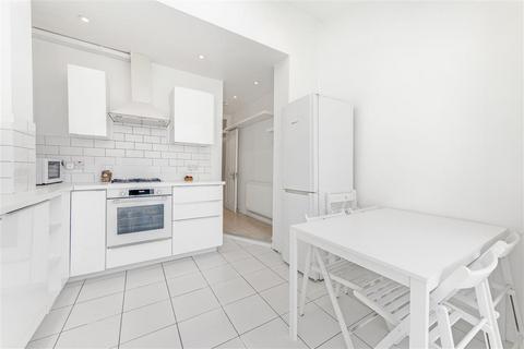 3 bedroom flat for sale, London NW10