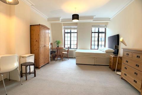 Studio to rent, 49 Hallam Street, W1W