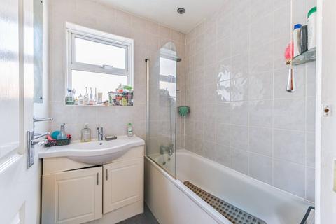 2 bedroom flat for sale, Farnley Road, SE25, South Norwood, London, SE25