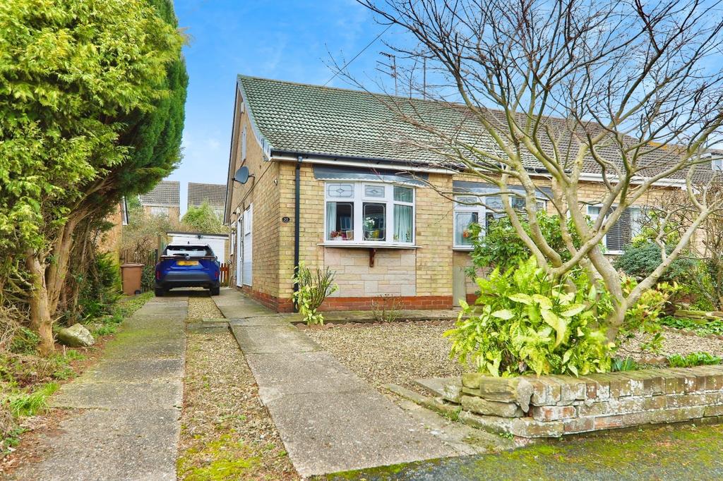 Mill Rise, Swanland, North Ferriby, ... 3 bed bungalow - £225,000