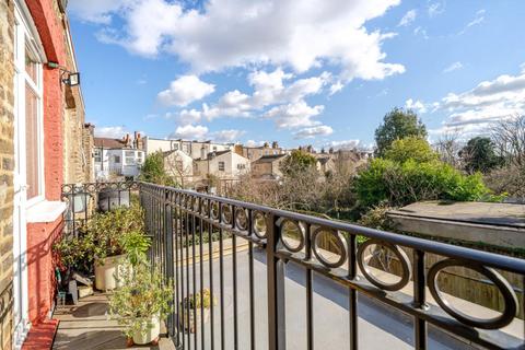 24a Highlands Avenue, London, W3 6EU