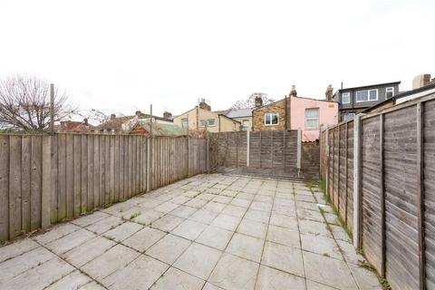 5 bedroom terraced house for sale, Colegrave Road, London E15