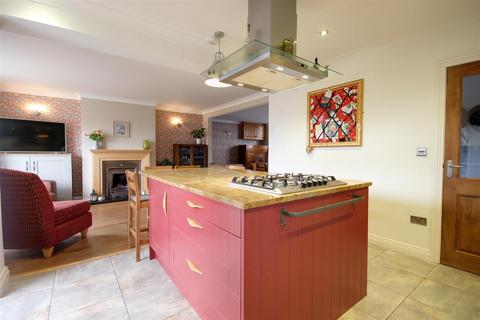 4 bedroom house for sale, Main Street, Brandesburton,