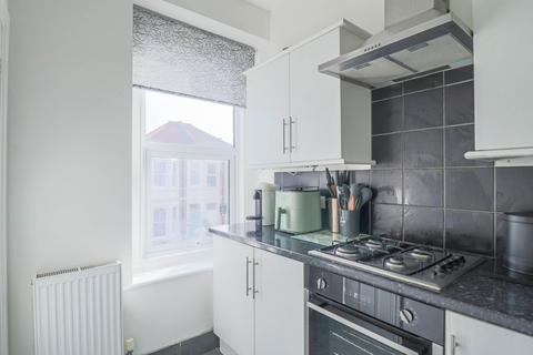 2 bedroom flat for sale, Walliscote Road South, South Ward Area