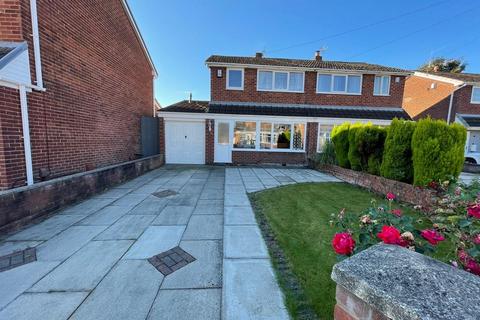 4 bedroom semi-detached house for sale, Romford Avenue, Leigh