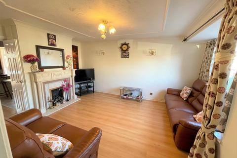 4 bedroom semi-detached house for sale, Romford Avenue, Leigh