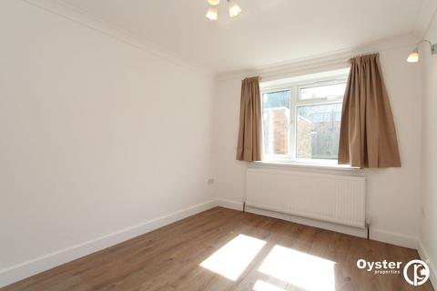 3 bedroom semi-detached house to rent, Green Lane, Edgware, HA8