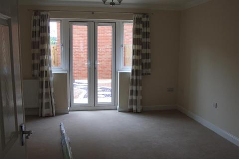 2 bedroom terraced house to rent, Massey Road, Tiverton EX16