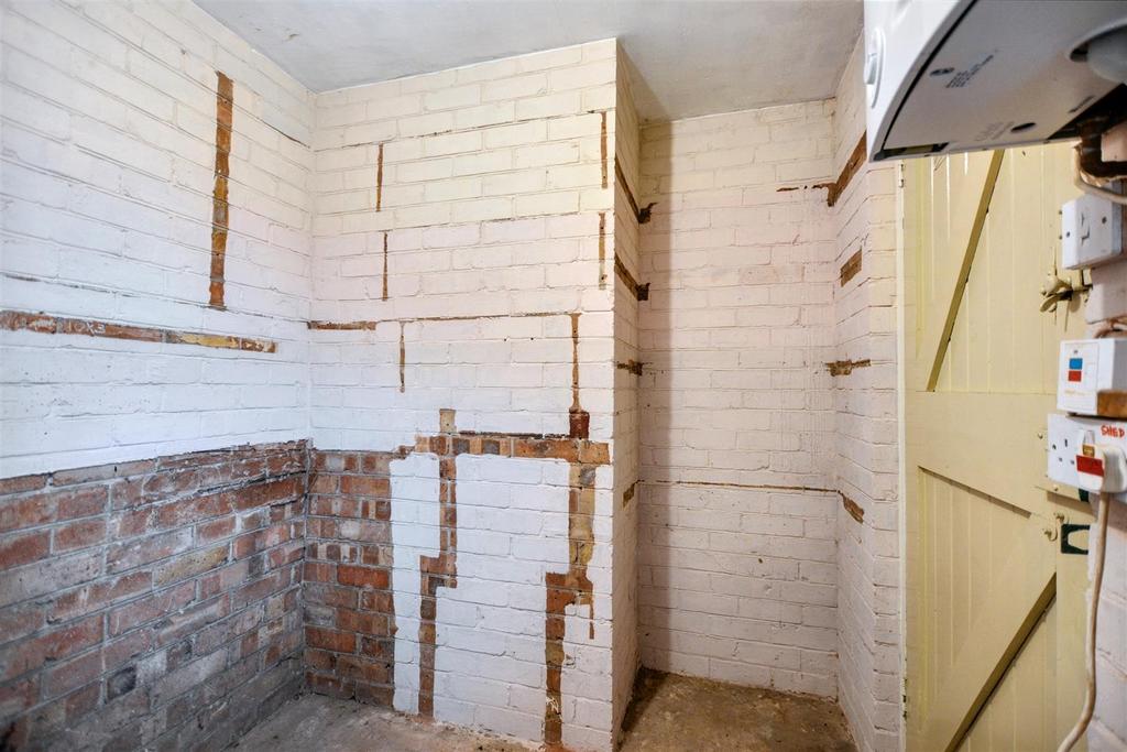 Outbuilding 1.jpeg