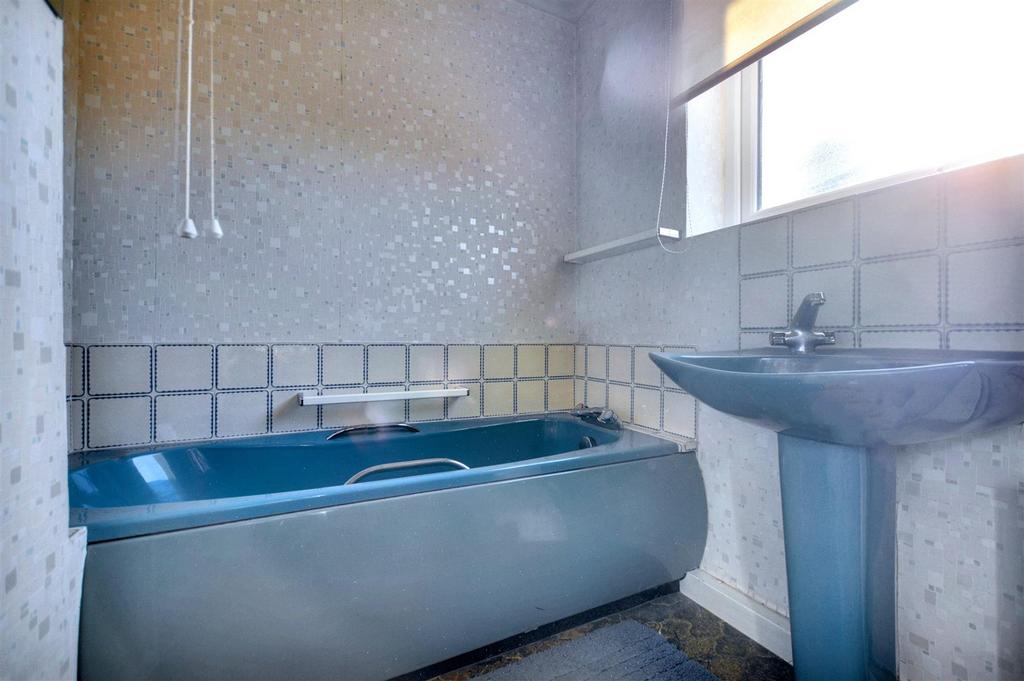 Bathroom 1.jpeg