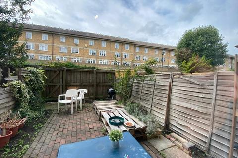 2 bedroom ground floor maisonette to rent, Geffrye Street, Shoreditch, E2