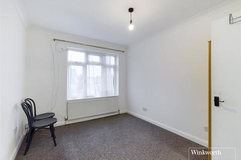 Studio to rent, Fairway Avenue, London NW9