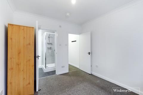 Studio to rent, Fairway Avenue, London NW9