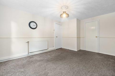 2 bedroom flat to rent, Princes Gate, Glasgow G73