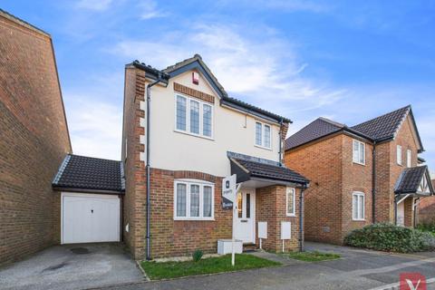 3 bedroom detached house to rent, Prentice Grove, Milton Keynes MK5