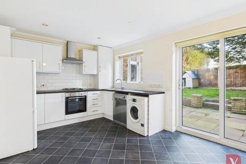 3 bedroom detached house to rent, Prentice Grove, Milton Keynes MK5