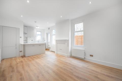 2 bedroom apartment to rent, Kilmorie Road London SE23