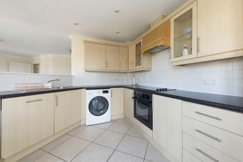 2 bedroom flat to rent, Shillingford Close, London NW7