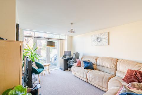 2 bedroom flat for sale, 17 Thiery Road, Bristol BS4