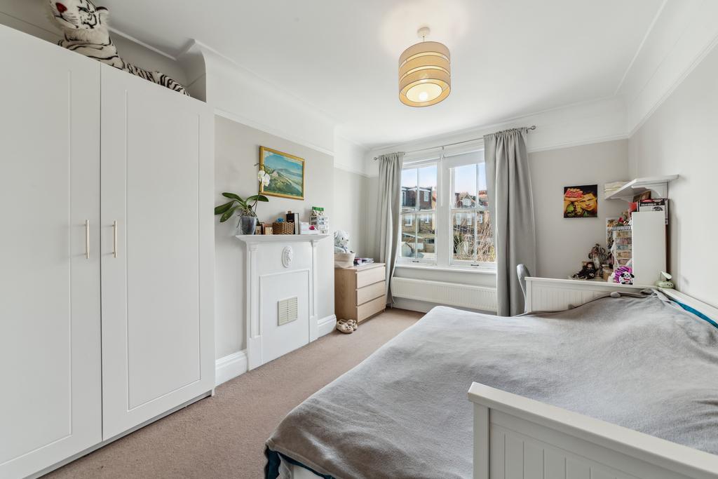 65 Park View, New Malden, KT3 4 AX-3